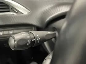 Peugeot 2008 1.2 PureTech Allure thumbnail 19