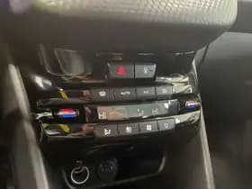 Peugeot 2008 1.2 PureTech Allure thumbnail 26