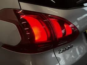 Peugeot 2008 1.2 PureTech Allure thumbnail 31