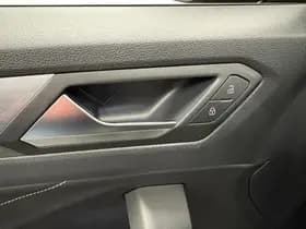 Volkswagen T-Roc 1.5 TSI DSG-7 Aut. Style thumbnail 35