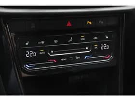 Volkswagen T-Roc 1.5 TSI 150pk DSG R-Line thumbnail 17