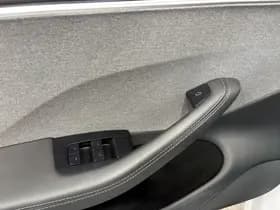 Tesla Model 3 thumbnail 12