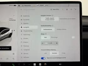Tesla Model 3 thumbnail 23