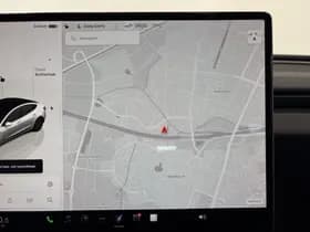 Tesla Model 3 thumbnail 24