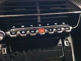 Peugeot E-2008 EV Allure Pack 50 kWh thumbnail 18