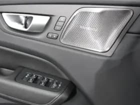 Volvo XC60 2.0 T6 398pk Plug-in hybrid AWD Plus Dark thumbnail 15