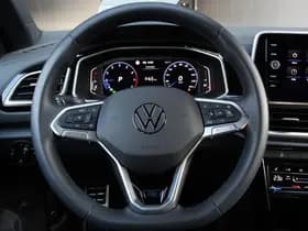 Volkswagen T-Roc thumbnail 2