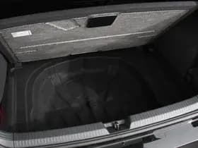 Volkswagen Golf thumbnail 38