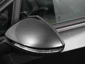 Volkswagen Golf thumbnail 32