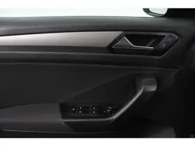 Volkswagen T-Roc thumbnail 11