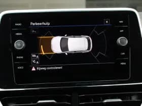 Volkswagen T-Roc thumbnail 4