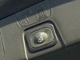 Ford C-Max thumbnail 12