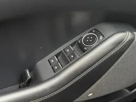 Ford Mustang thumbnail 34