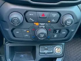 Jeep Renegade thumbnail 17