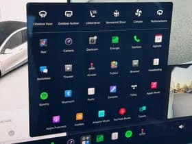 Tesla Model Y thumbnail 25