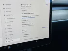 Tesla Model Y thumbnail 28