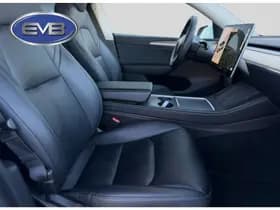 Tesla Model Y thumbnail 4