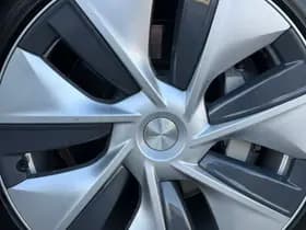 Tesla Model Y thumbnail 10