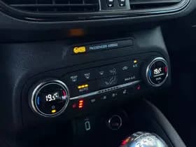 Ford Focus 1.0 EcoBoost ST Line Business thumbnail 15