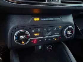 Ford Focus 1.0 EcoBoost ST Line Business thumbnail 29