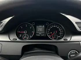 Volkswagen Passat Variant 2.0 TDI Highline BlueMotion thumbnail 15