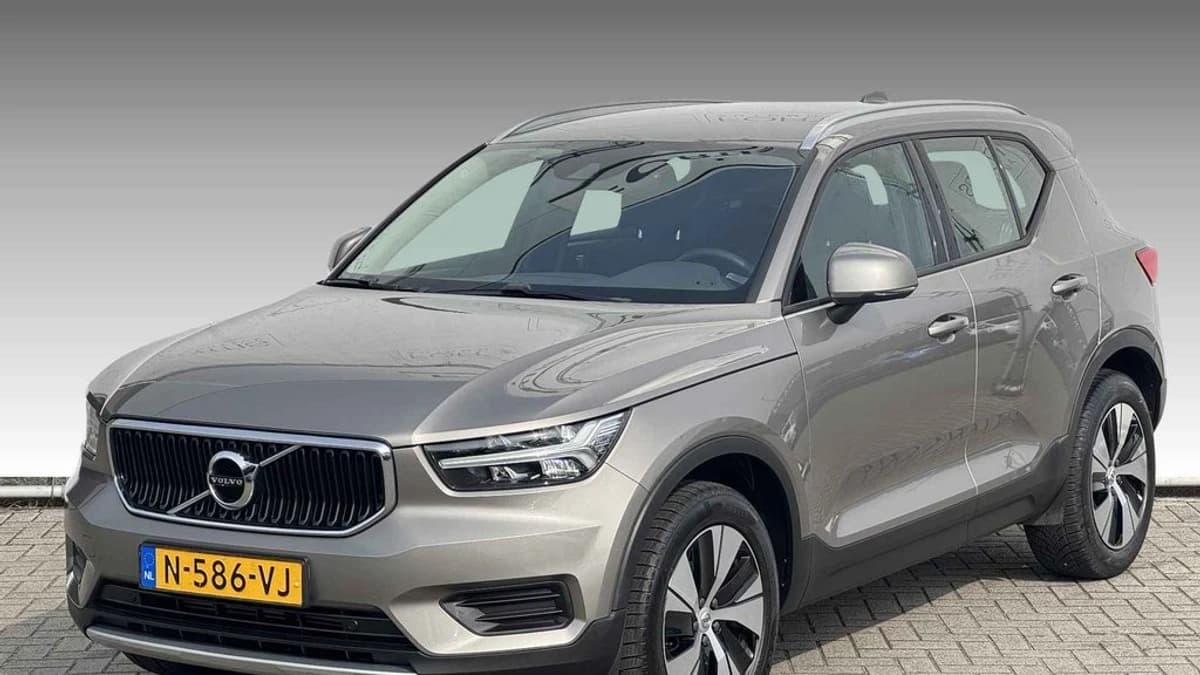 Volvo XC40 1.5 T2 Momentum — foto 1