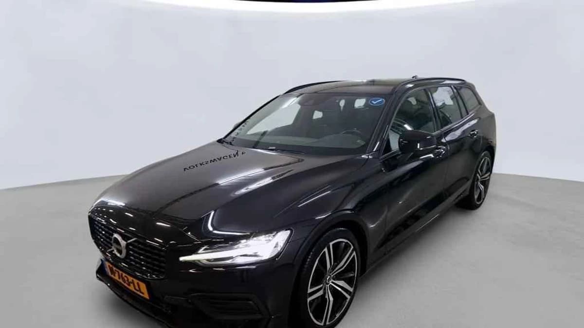 Volvo V60 2.0 B3 Momentum Advantage — foto 1
