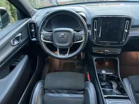 Volvo XC40 Recharge P8 AWD R-Design thumbnail 3