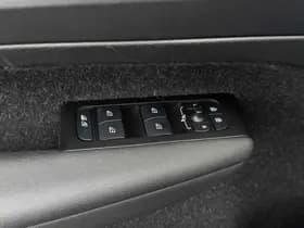 Volvo XC40 Recharge P8 AWD R-Design thumbnail 27