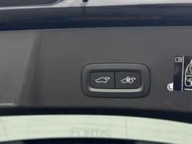 Volvo XC40 Recharge P8 AWD R-Design thumbnail 28