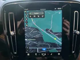 Volvo XC40 Recharge P8 AWD R-Design thumbnail 6