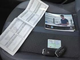 Peugeot 2008 1.2 PureTech Blue Lease Allure thumbnail 10