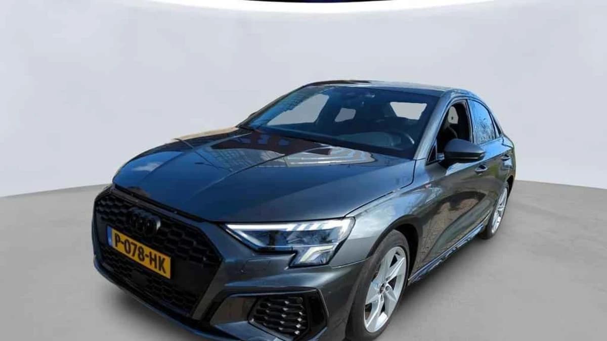 Audi A3 Limousine 30 TFSI S edition — foto 1