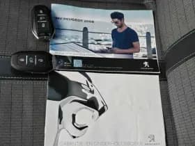 Peugeot 2008 1.2 PureTech Blue Lease Allure thumbnail 13