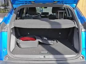 Peugeot E-2008 EV GT 50 kWh thumbnail 11