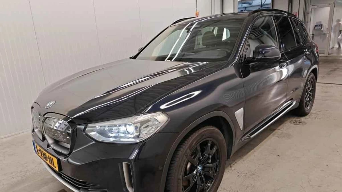 BMW iX3 — foto 1