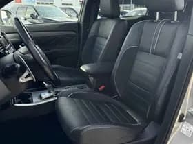 Mitsubishi Outlander thumbnail 4