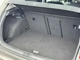 Volkswagen Golf thumbnail 24