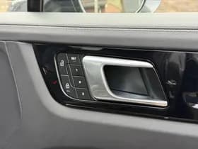Porsche Cayenne thumbnail 31