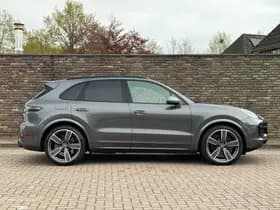 Porsche Cayenne thumbnail 8