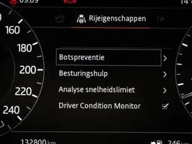 Land Rover Range Rover Velar thumbnail 40
