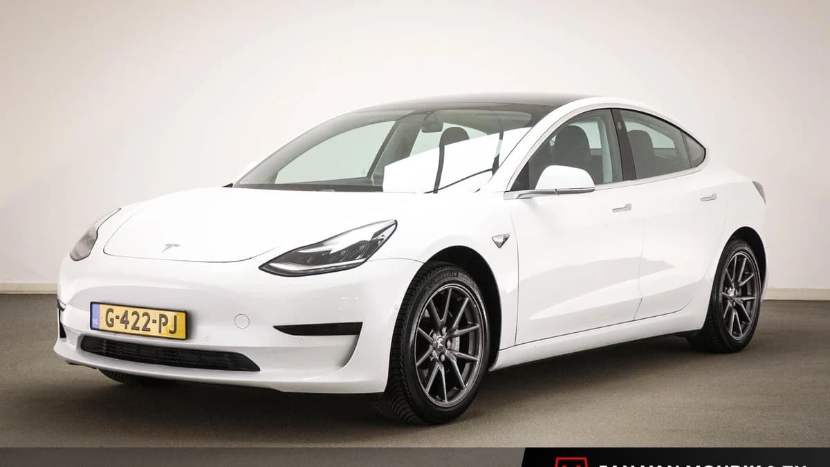 Tesla Model 3 — foto 1