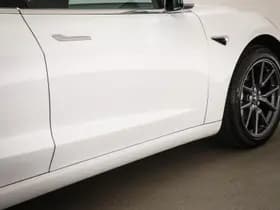 Tesla Model 3 thumbnail 24