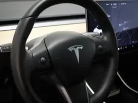 Tesla Model 3 thumbnail 32