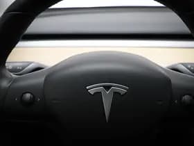 Tesla Model 3 thumbnail 33