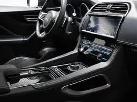 Jaguar F-Pace thumbnail 3