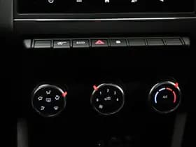 Renault Clio thumbnail 35