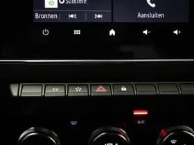 Renault Captur thumbnail 39