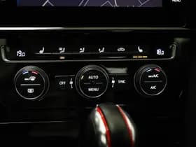 Volkswagen Golf thumbnail 41