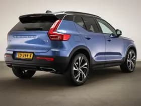 Volvo XC40 thumbnail 2
